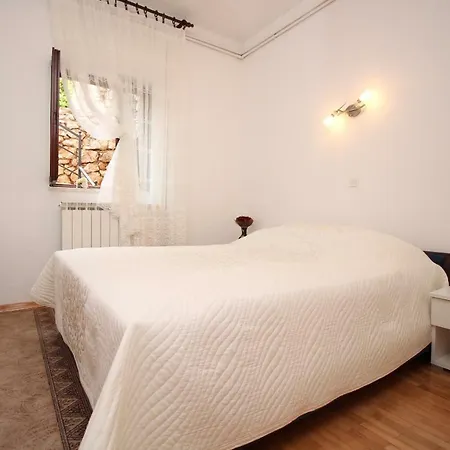 Ivona 2 Apartamento *