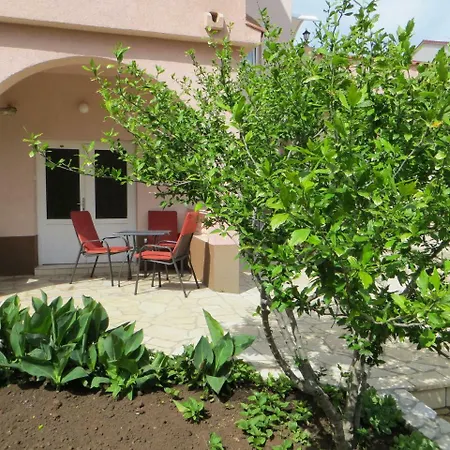 Ivona 2 Apartment *