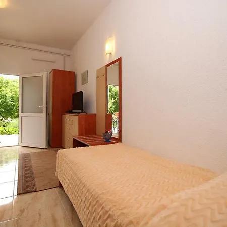 Ivona 2 Apartment Novi Vinodolski