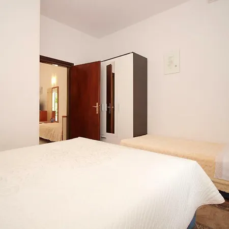 Ivona 2 Apartment *