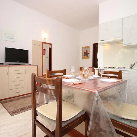 Ivona 2 Apartment *